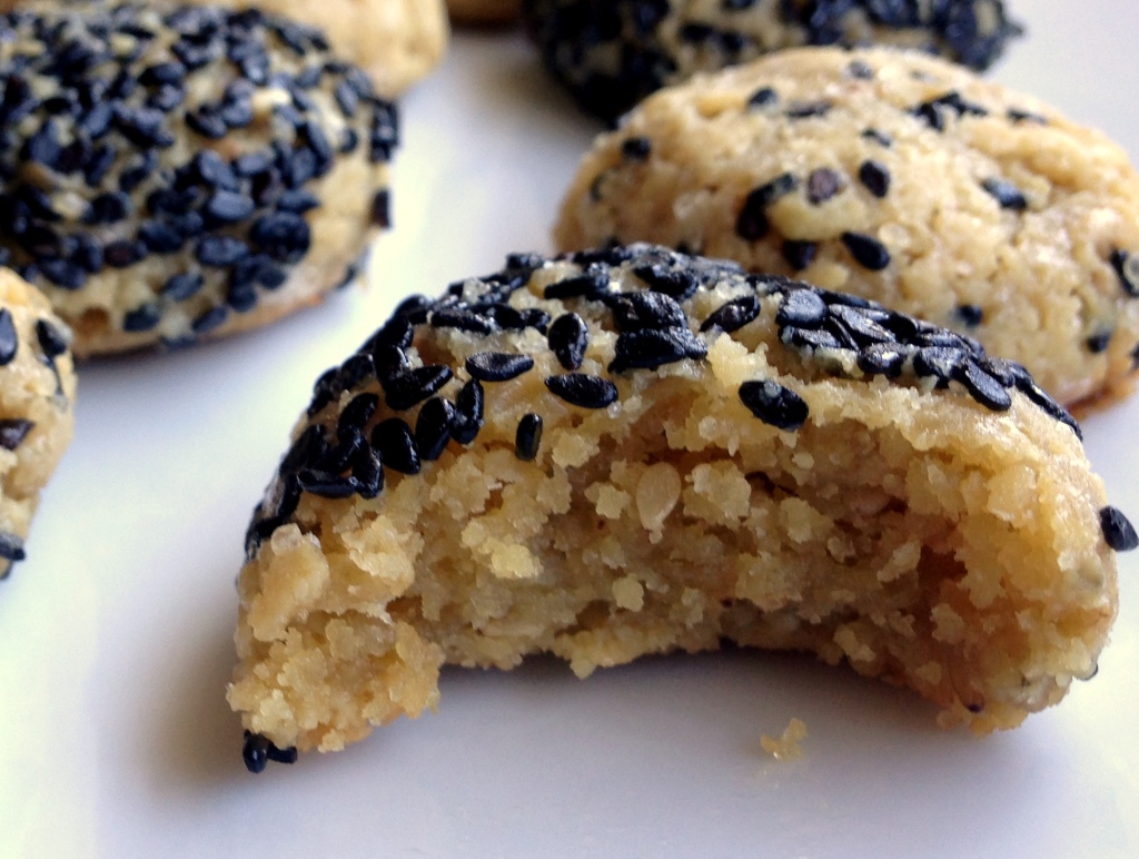 Triple Sesame Cookies - lower-sugar, flourless & gluten free. guesswhoscooking.com