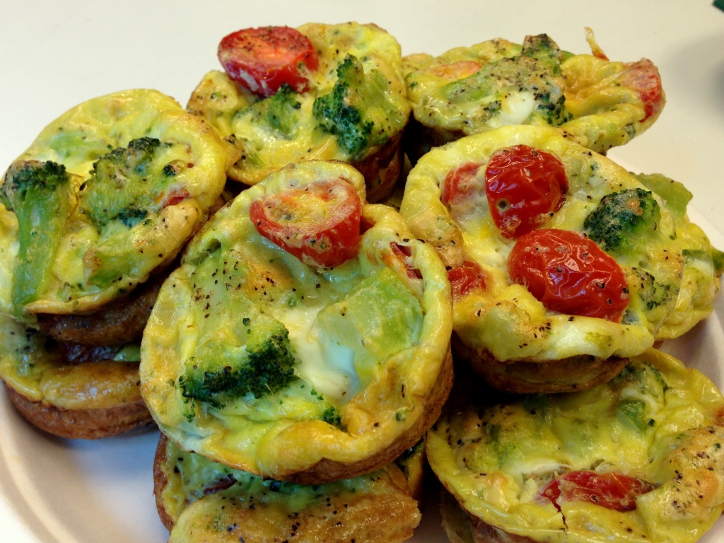 Egg Muffins (AKA Mini Frittatas or Omelet Muffins) | a healthy, quick, easy breakfast | Low carb, high protein, high vegetable recipe | Guess Who's Cooking.